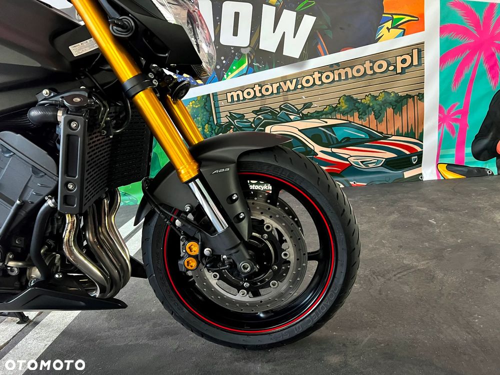 Yamaha FZ - 12