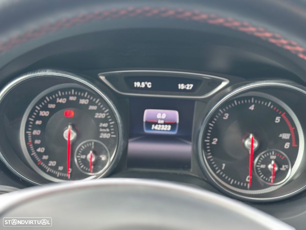 Mercedes-Benz CLA 180 d Shooting Brake AMG Line - 32