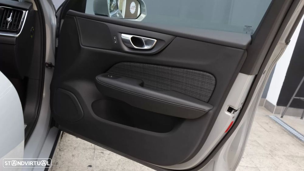 Volvo V60 2.0 T6 AWD TE Essential - 12