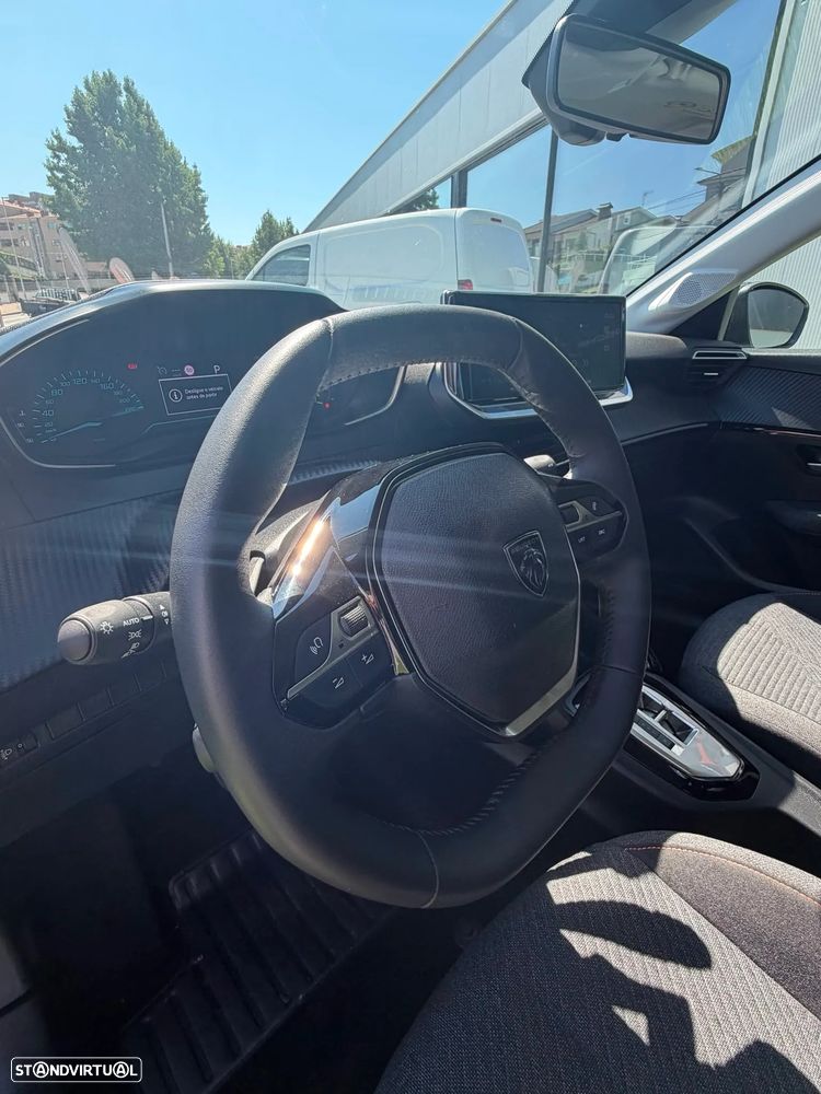 Peugeot 208 - 6