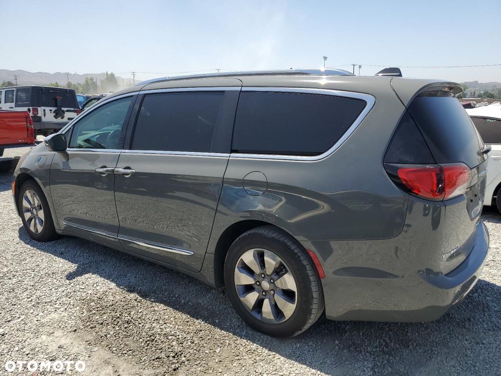 Chrysler Pacifica - 5