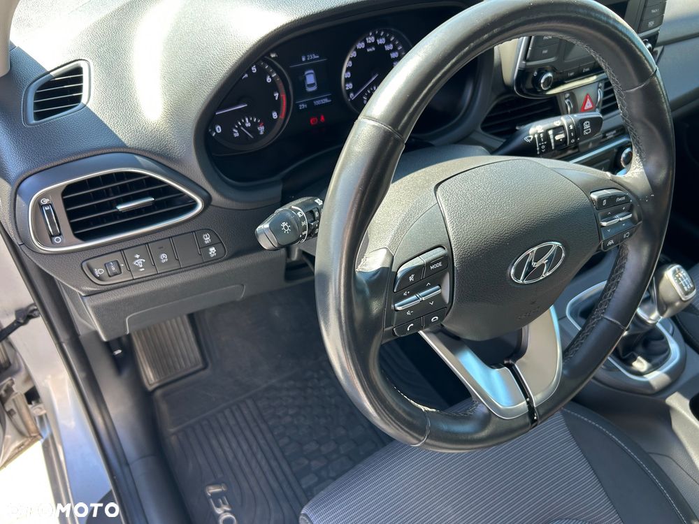 Hyundai i30 1.5 DPI Classic + - 10