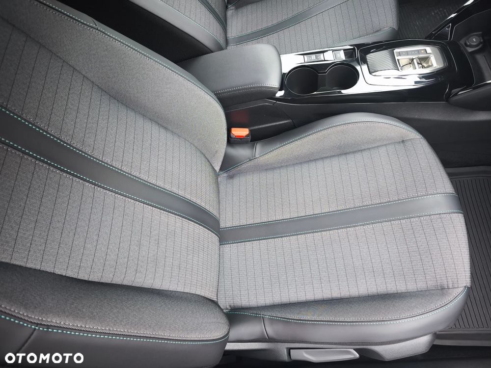 Peugeot 2008 BlueHDi 130 Allure S&S EAT8 - 15