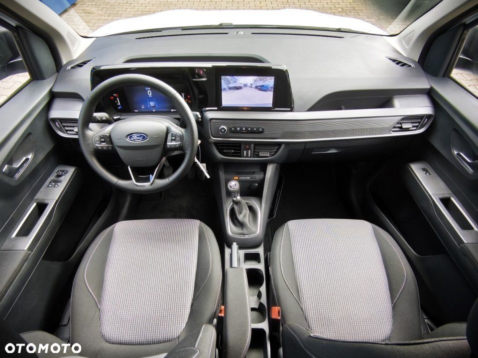 Ford Transit Courier - 13