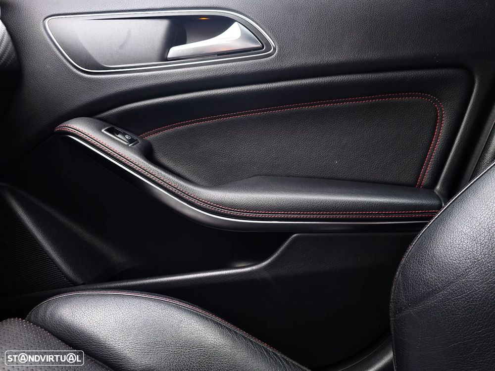 Mercedes-Benz A 180 d AMG Line - 13