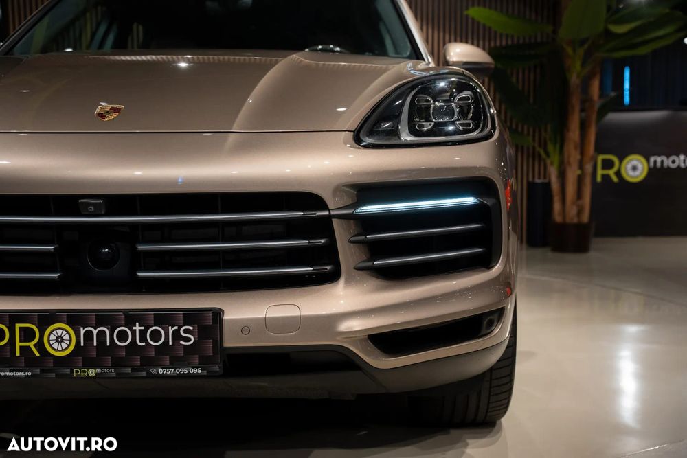 Porsche Cayenne - 8