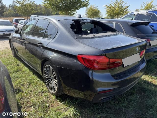 BMW Seria 5 M550i xDrive - 9