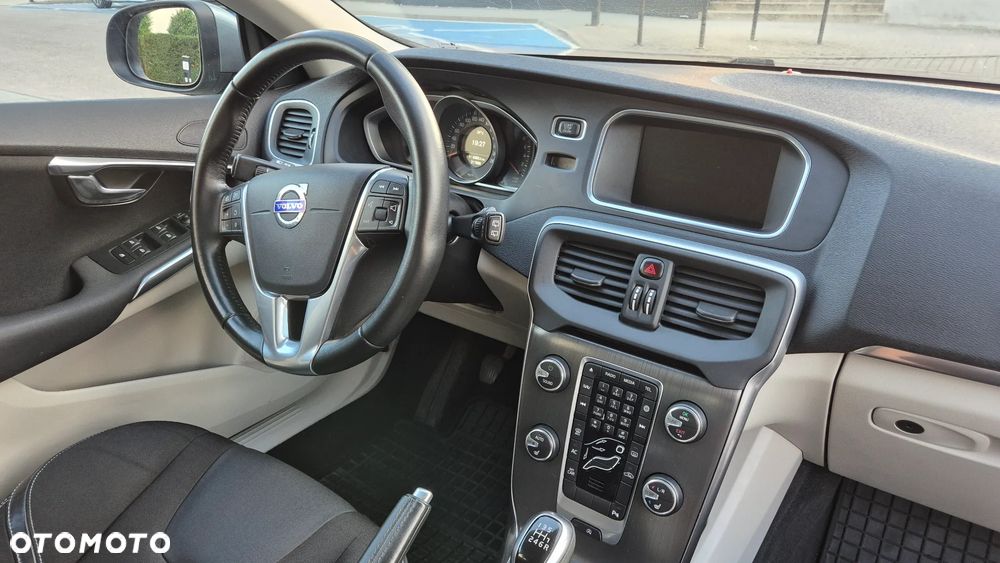 Volvo V40 T3 Drive-E Momentum - 21