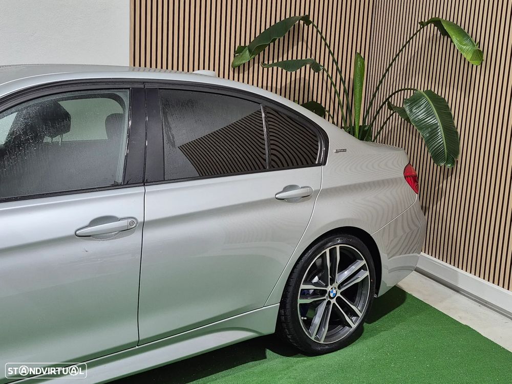 BMW 330 e iPerformance Pack M - 4