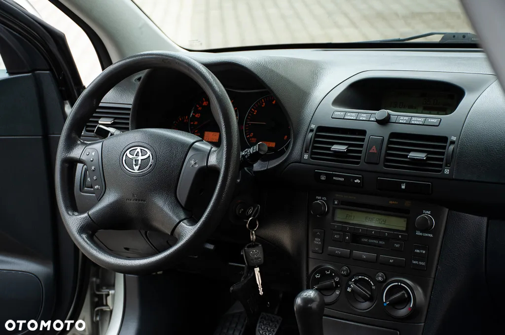 Toyota Avensis 1.8 VVT-i Combi Team - 17