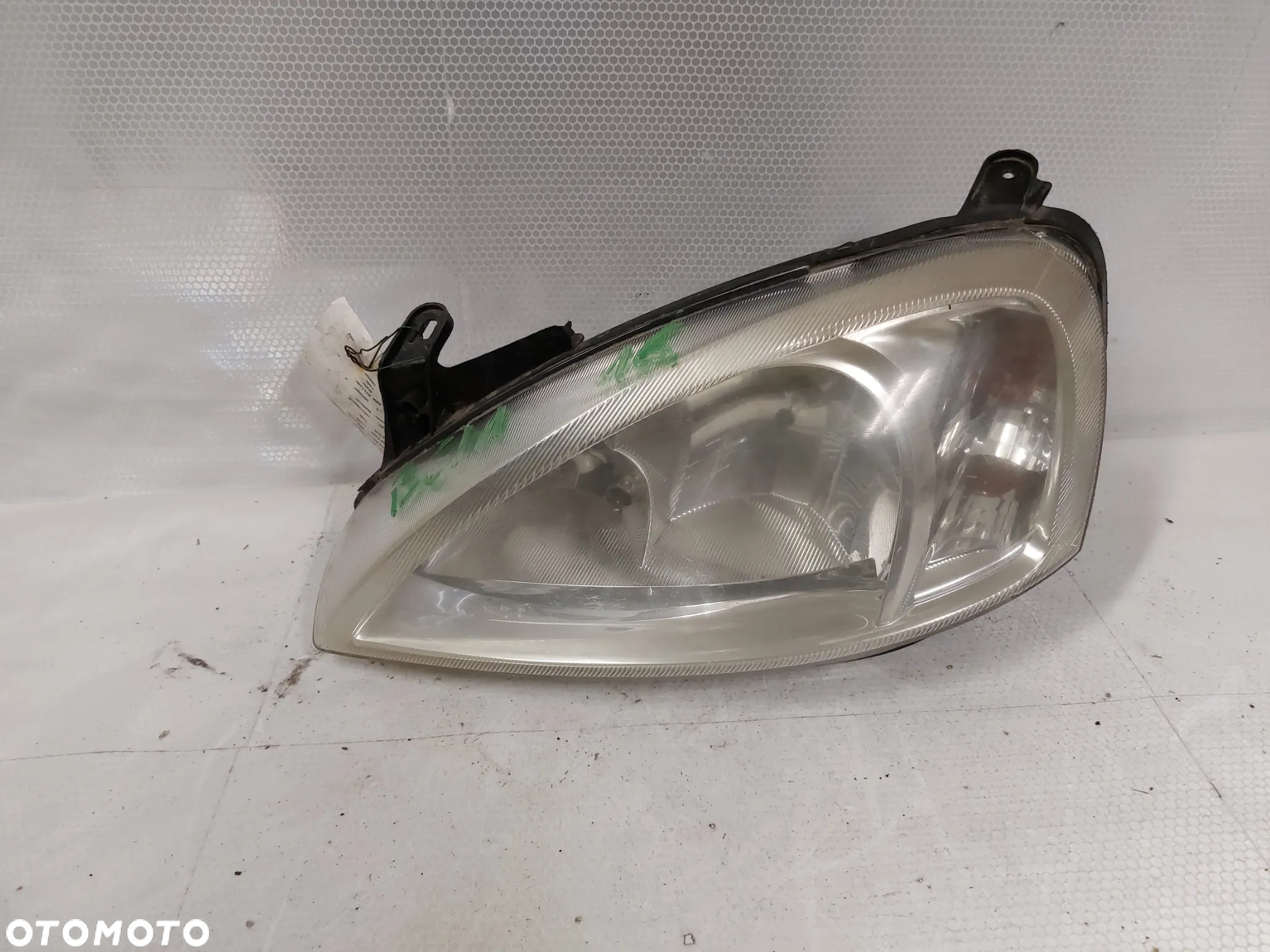 .  LAMPA PRZOD PRZEDNIA LEWA OPEL CORSA C - 2