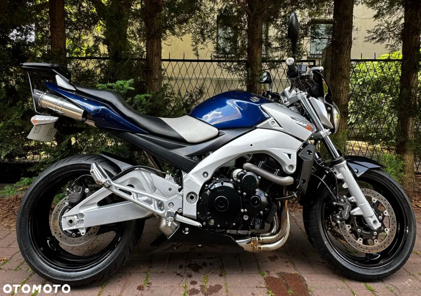 Suzuki GSR - 3