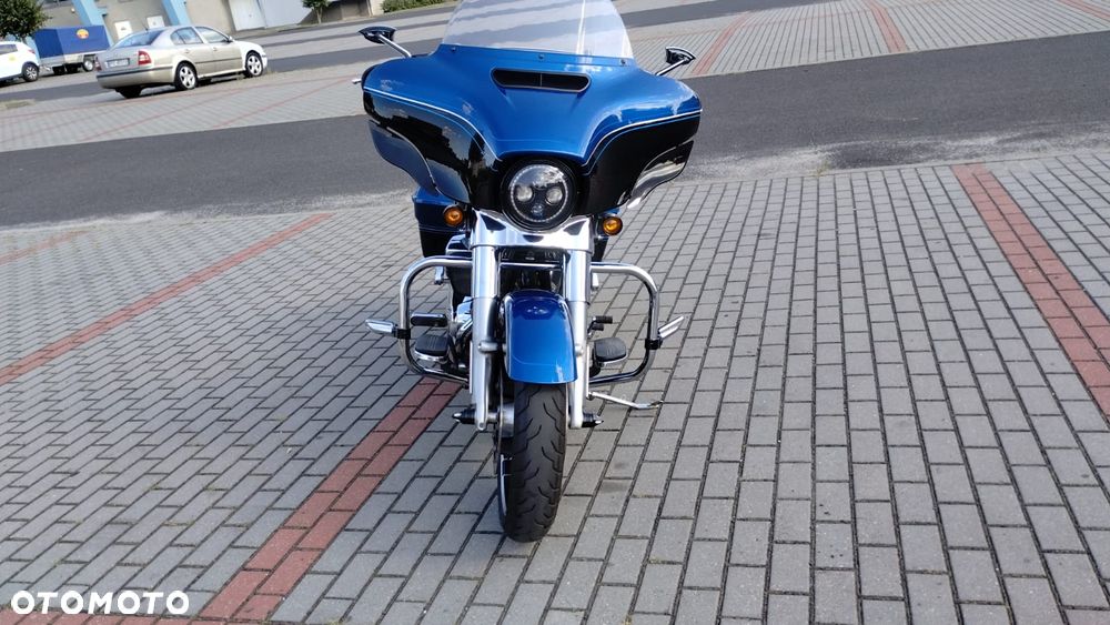 Harley-Davidson CVO Street Glide - 11