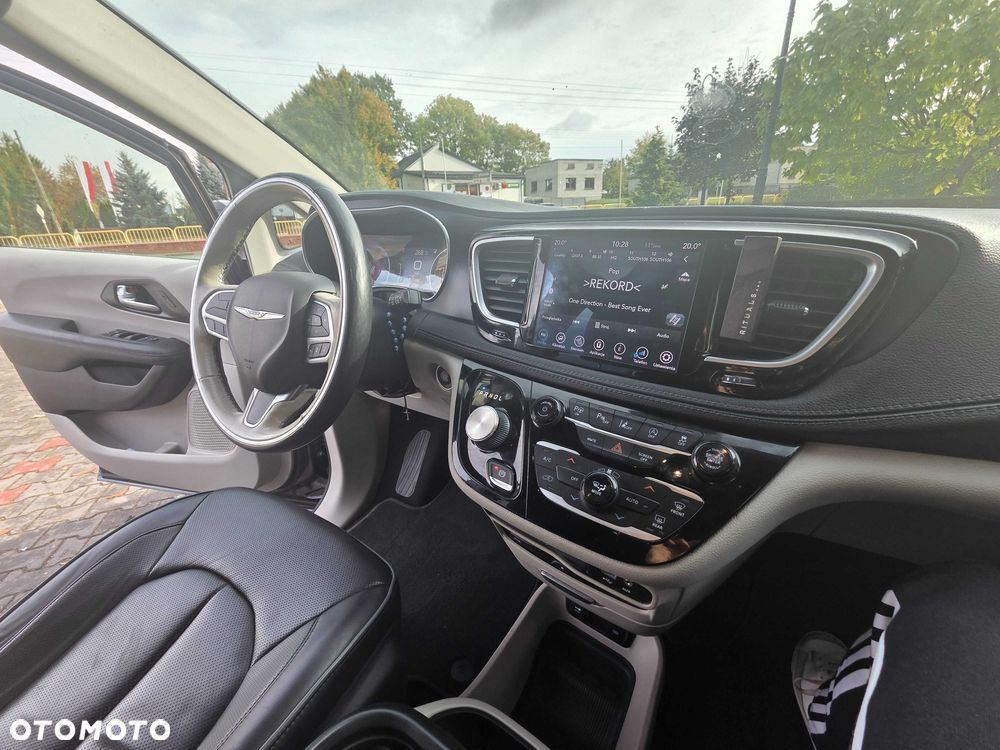 Chrysler Pacifica - 15