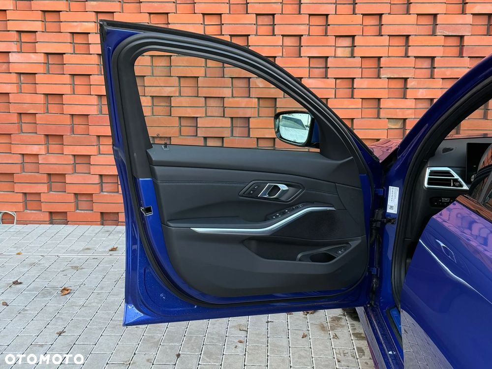 BMW Seria 3 318i M Sport - 12