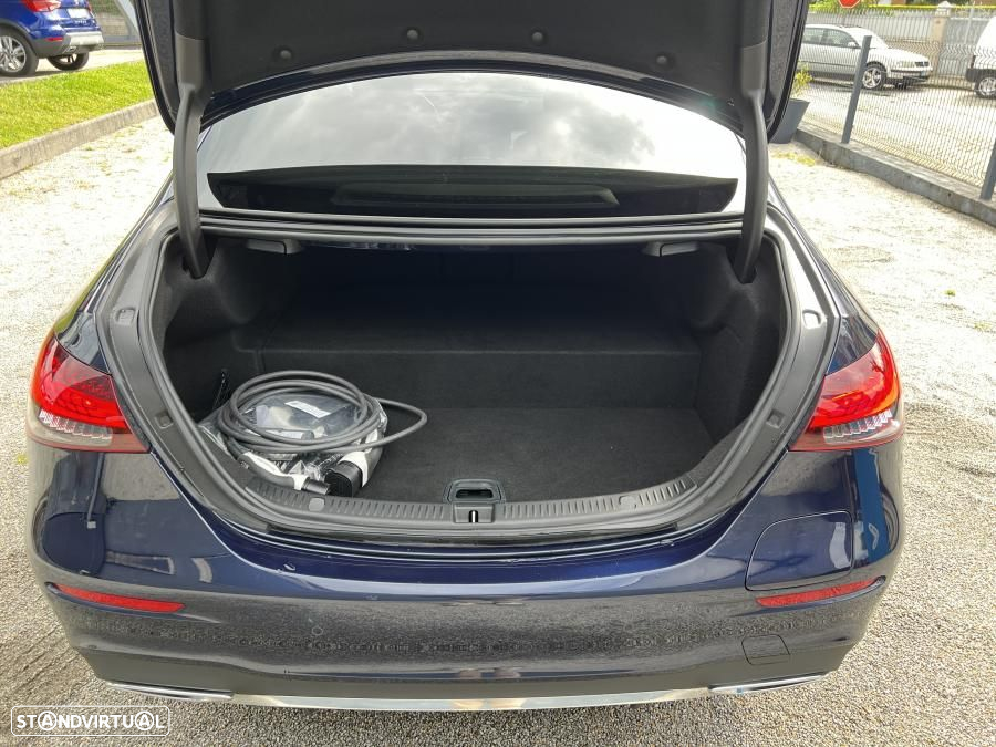 Mercedes-Benz E 300 de AMG Line - 53