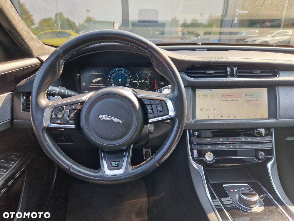 Jaguar XF 2.0 i4D AWD R-Sport - 15