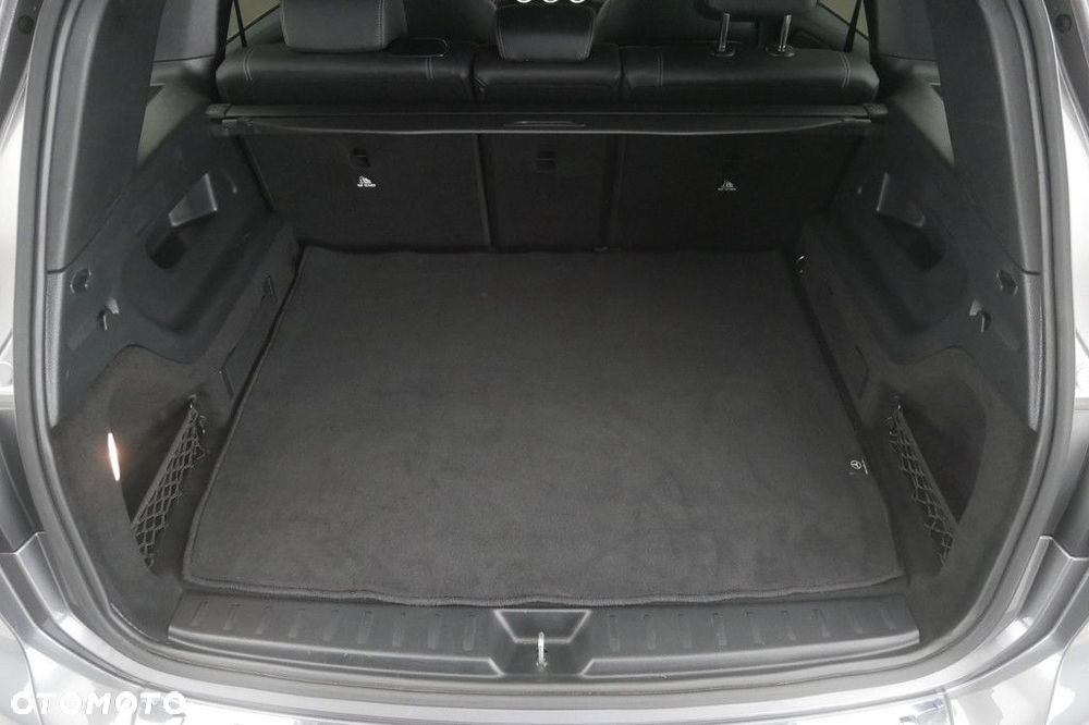 Mercedes-Benz GLB - 16