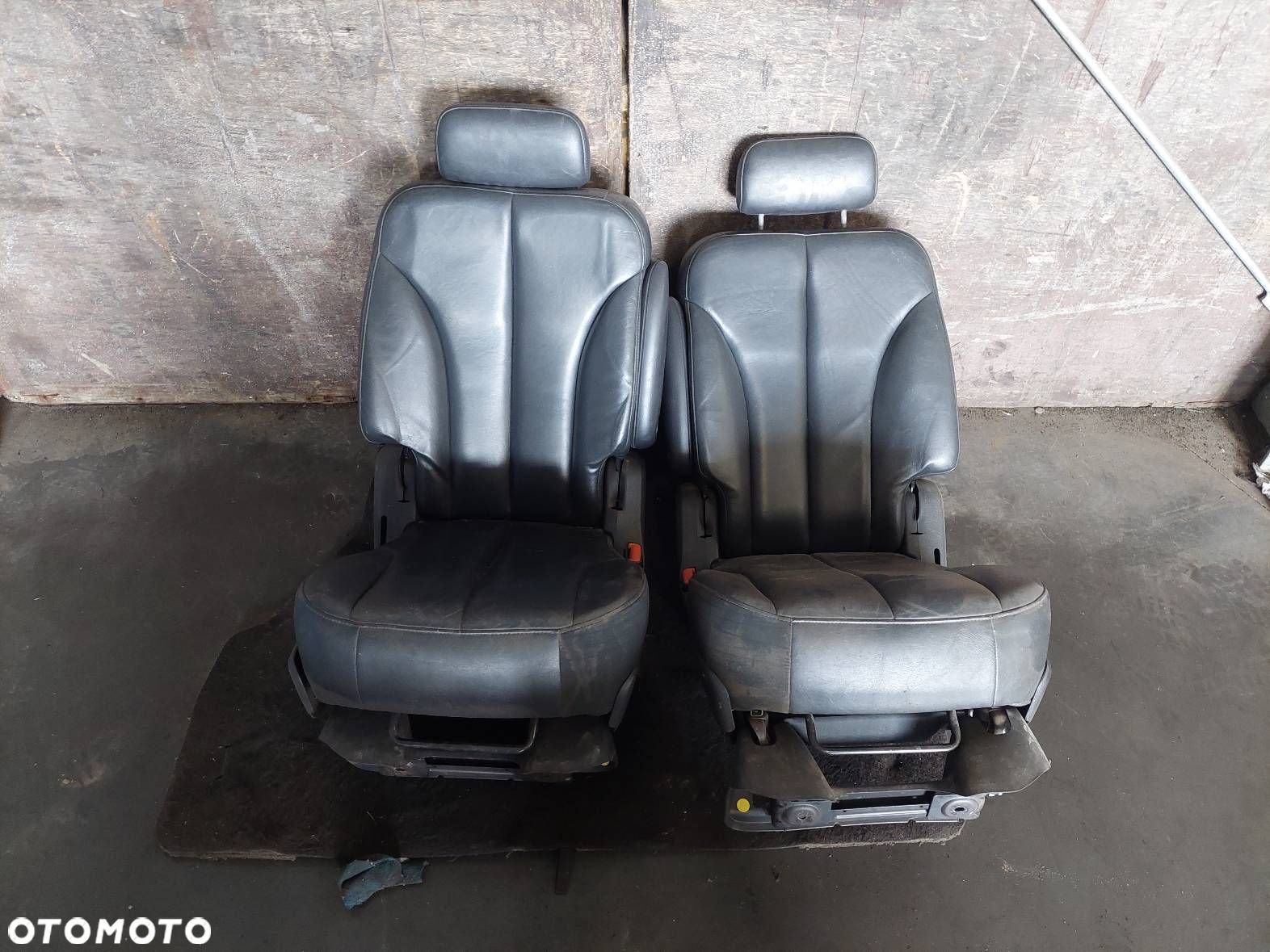 FOTEL DRUGI RZĄD LEWY TYŁ + PRAWY TYŁ CHRYSLER PACIFICA I - 1