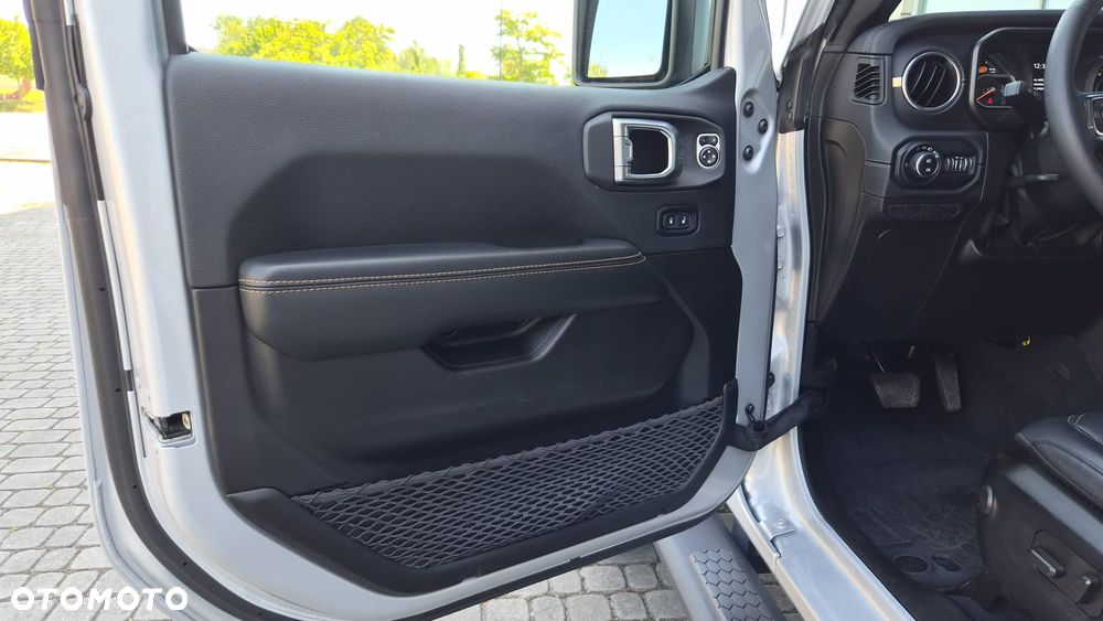 Jeep Wrangler Unlimited GME 2.0 Turbo Sahara - 26