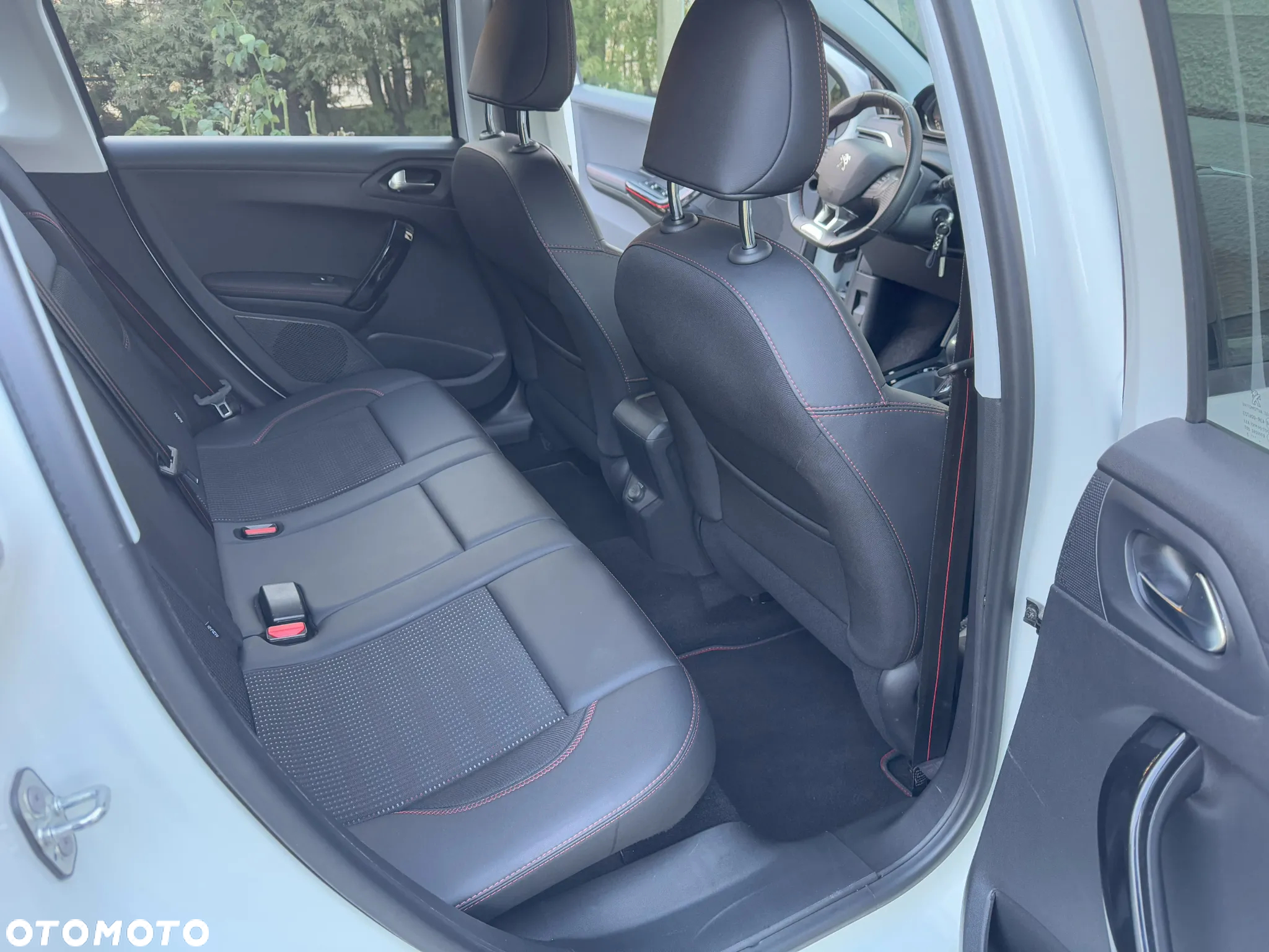 Peugeot 2008 PureTech 110 Stop&Start EAT6 GT-Line Edition - 12