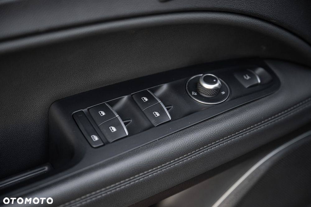 Alfa Romeo Stelvio 2.0 Turbo 16V AT8-Q4 Veloce - 24