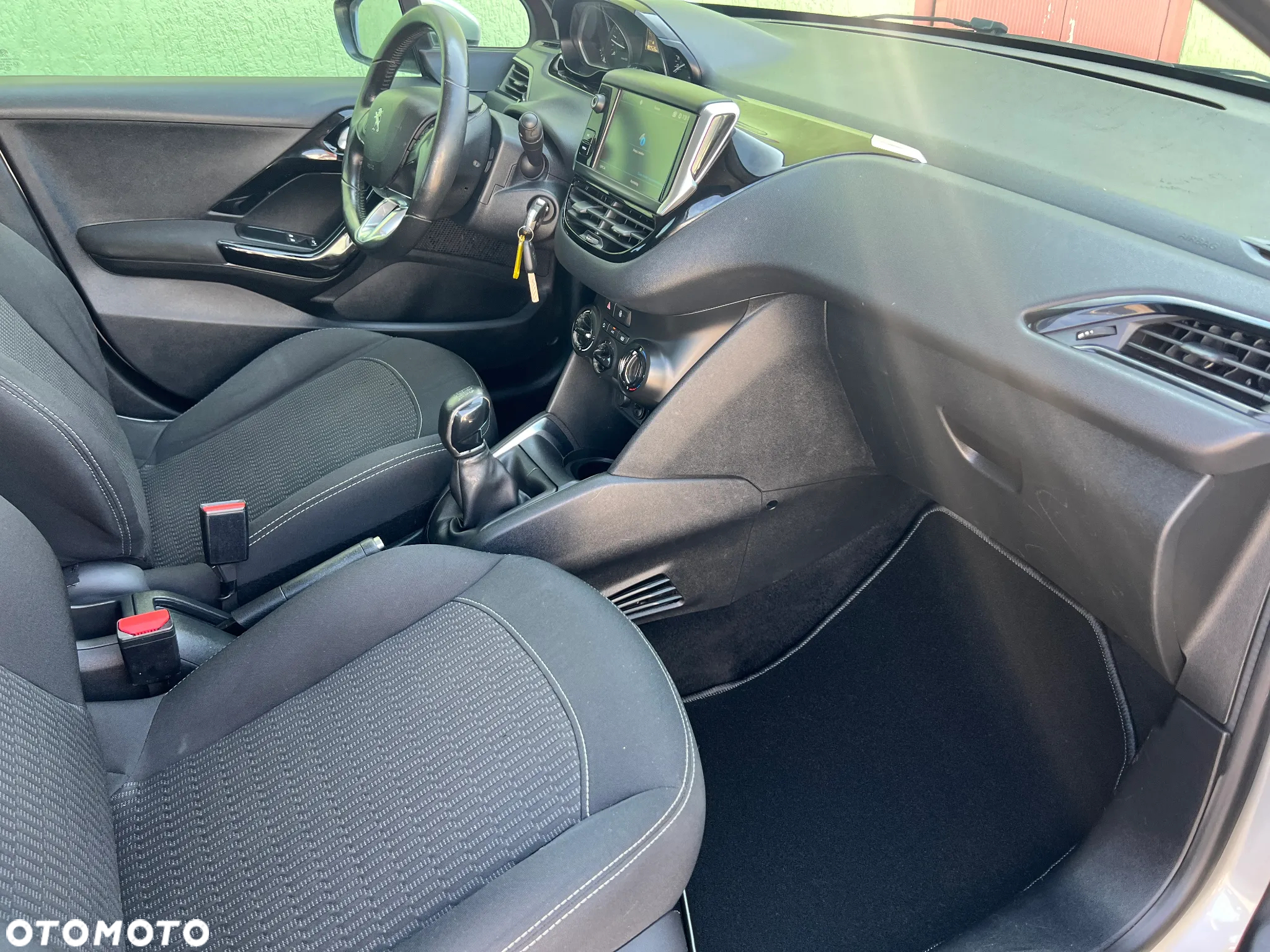 Peugeot 208 - 13