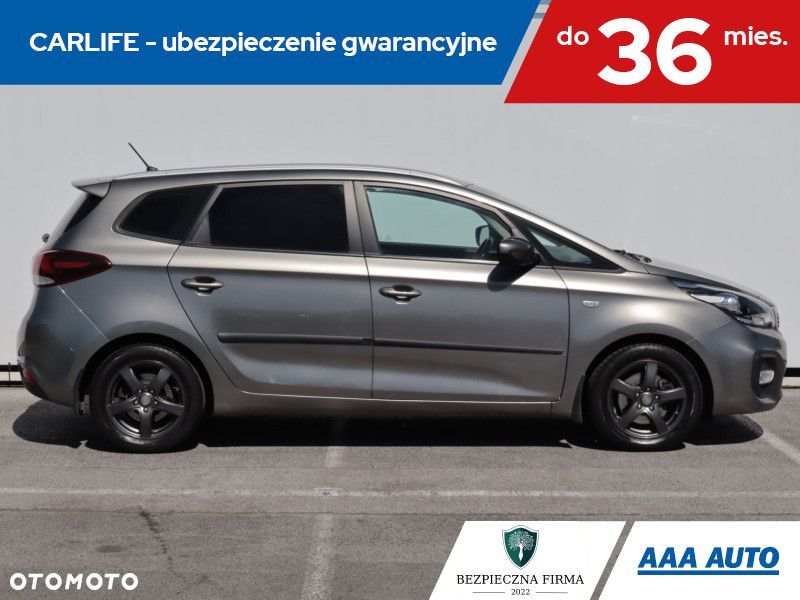 Kia Carens - 8