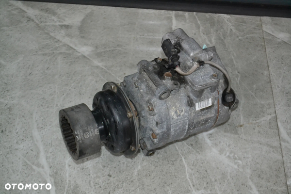 VW TRANSPORTER T5 2,5 TDI SPRĘŻARKA KOMPRESOR KLIMATYZACJI 7H0820805