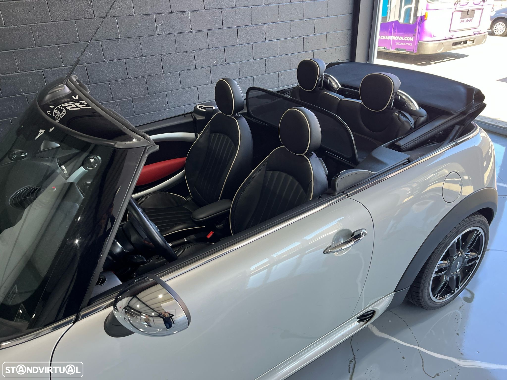 MINI Cabrio John Cooper Works - 15