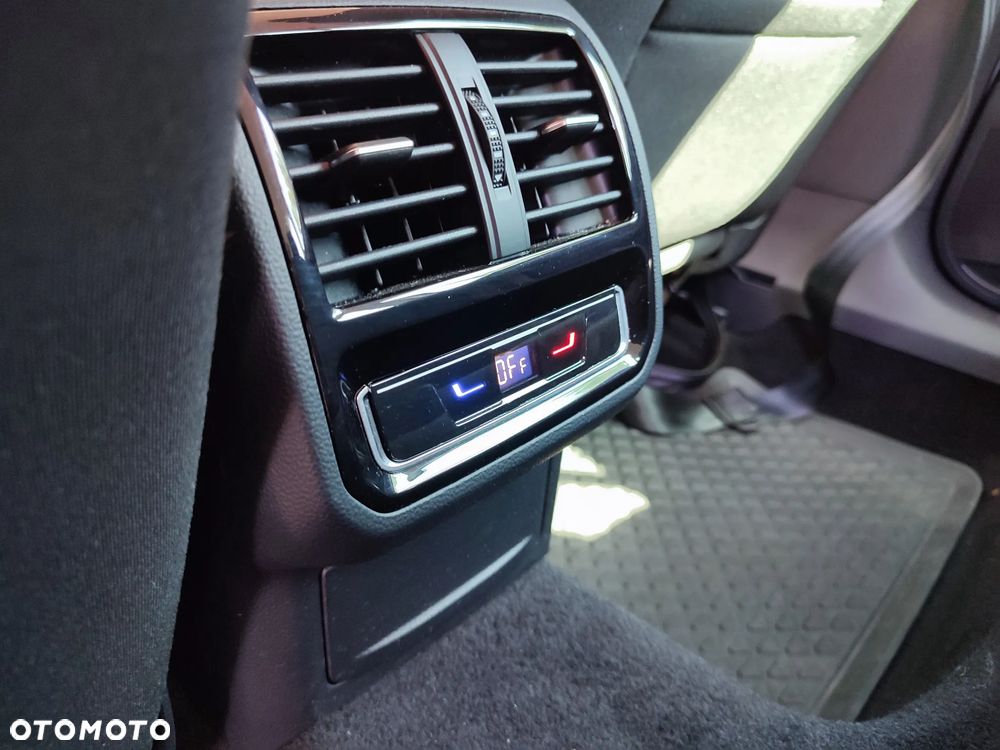 Volkswagen Passat Variant 2.0 TDI SCR DSG Elegance - 14