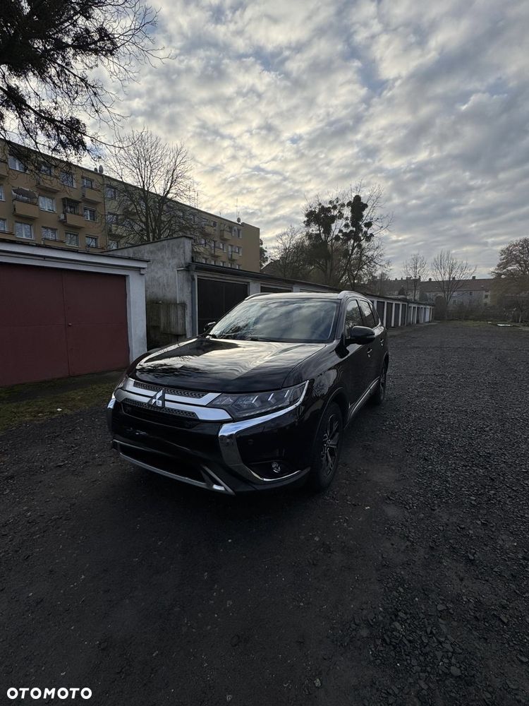 Mitsubishi Outlander 2.0 Instyle Navi 4WD CVT - 3