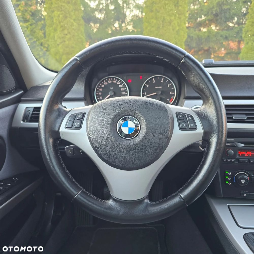 BMW Seria 3 - 35