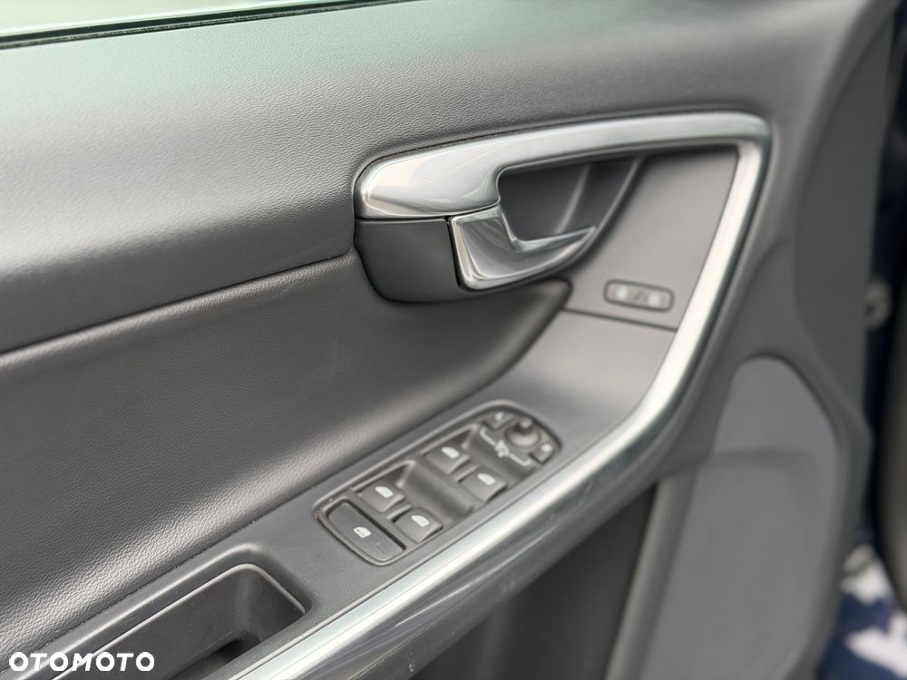 Volvo V60 D2 Geartronic Summum - 36