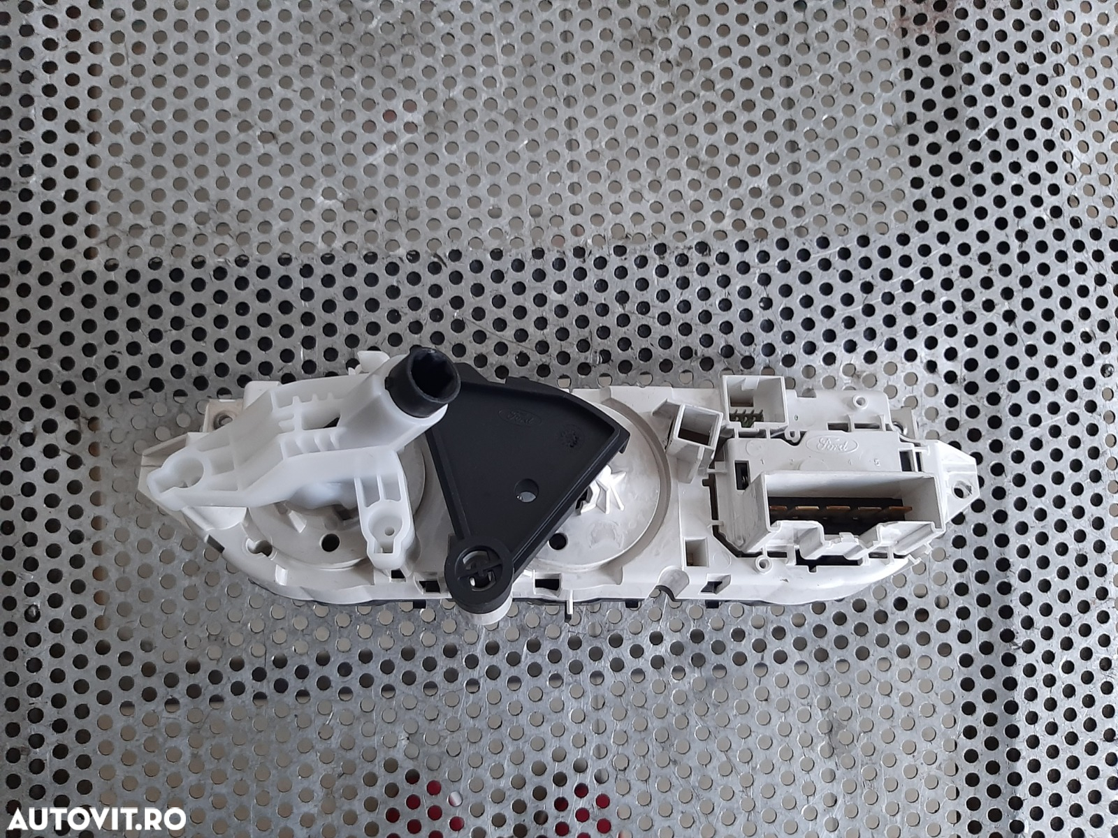 Modul Panou Consola Comenzi Clima Aer Conditionat Ford Focus 2 Facelift An 2008-2009-2010-2011 Dezmembrez Ford Focus 2 Facelift An 2008-2011 1.6 Tdci Euro 5 Motor GPDA - 5