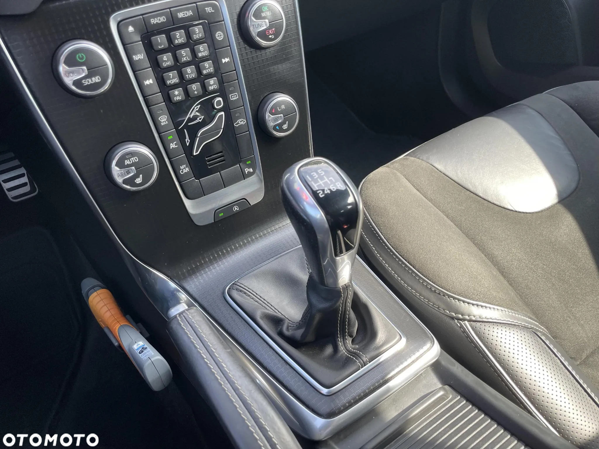 Volvo V40 D2 Drive-E R-Design Momentum - 14