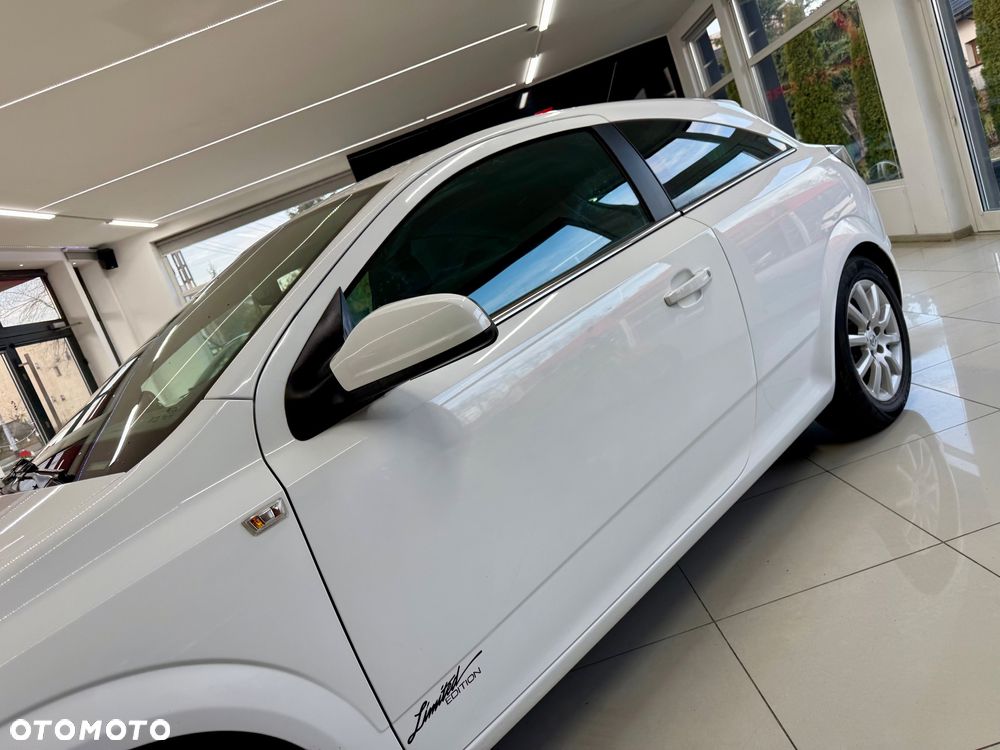 Opel Astra 1.6 Black&White - 18