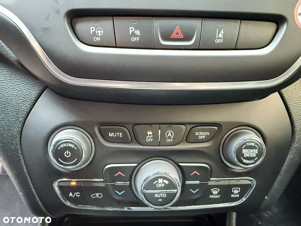 Jeep Cherokee - 24