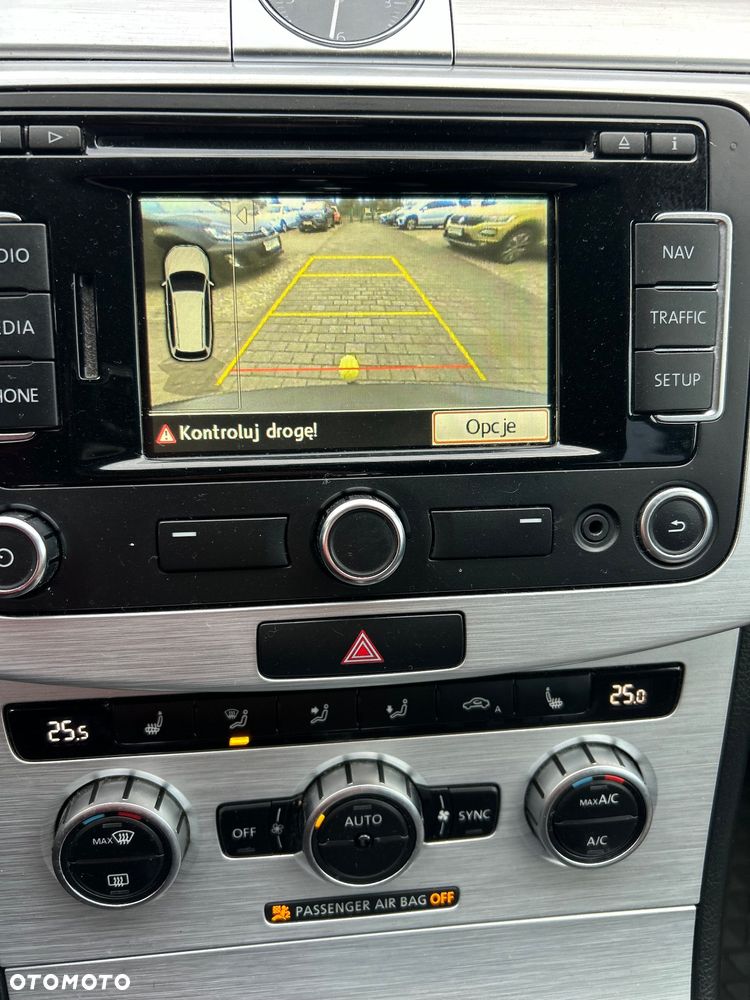 Volkswagen Passat 2.0 TDI DSG BlueMotion Technology Comfortline - 11