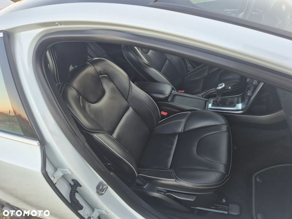Volvo V40 D2 Drive-E R-Design Momentum - 9