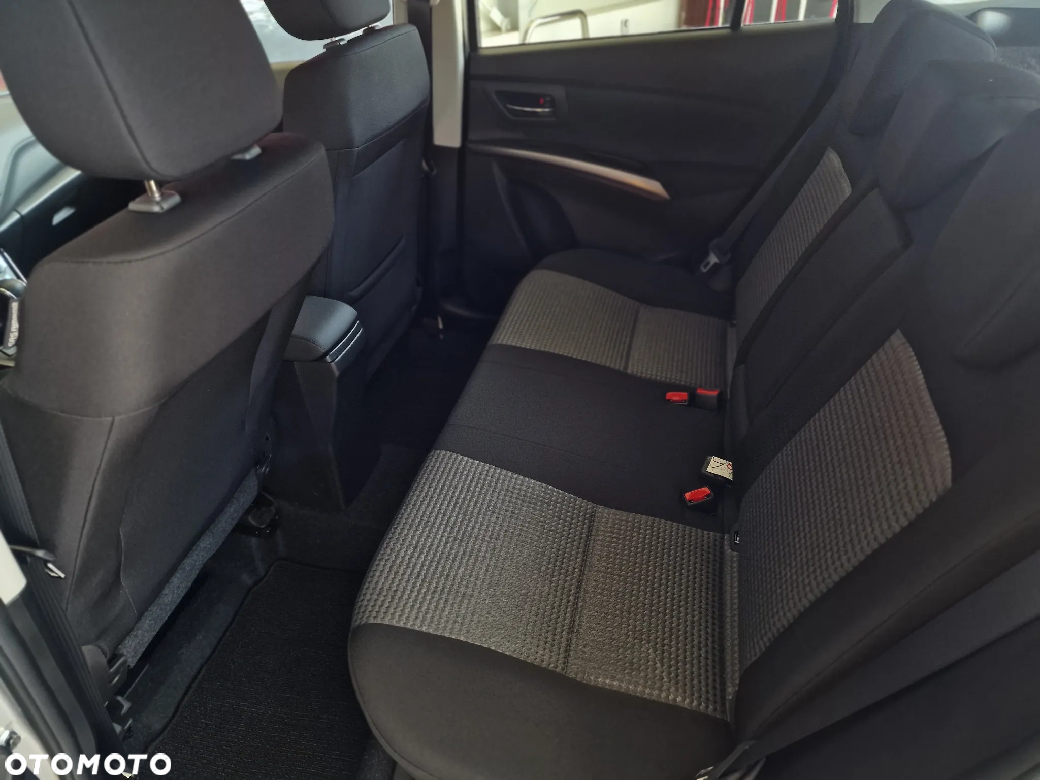 Suzuki SX4 S-Cross 1.5 DualJet Hybrid Premium AGS - 10