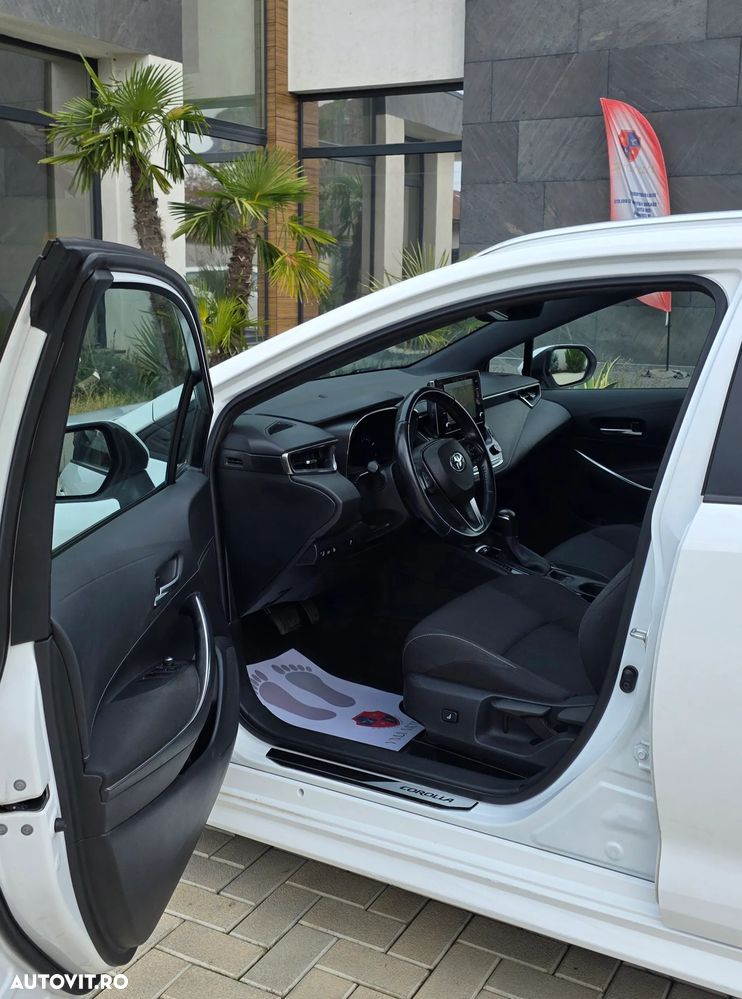 Toyota Corolla 1.8 Business Edition - 16