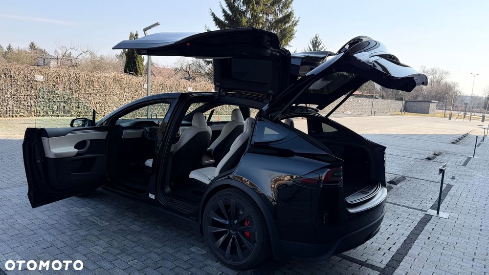 Tesla Model X - 4