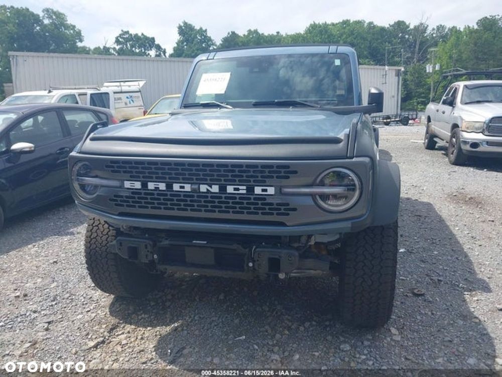 Ford Bronco - 8