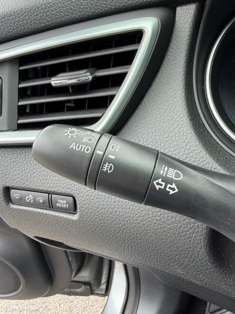 Nissan Qashqai 1.5 dCi N-Connecta J18 - 21