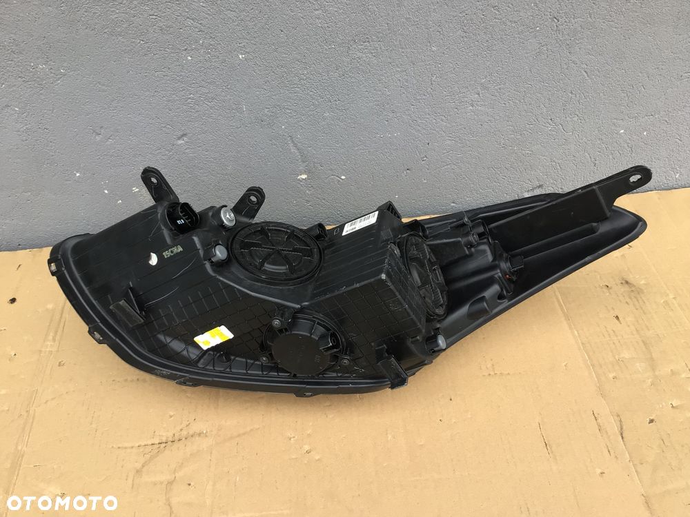 Lampa przednia prawa Hyundai i30 ll 2 - 5