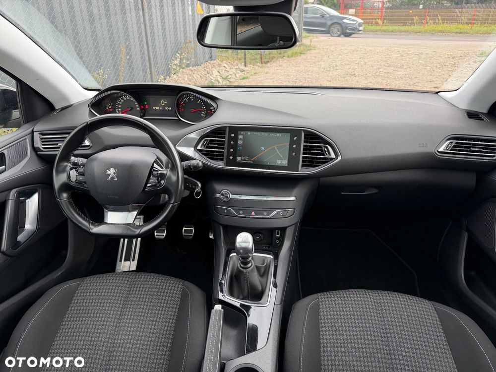 Peugeot 308 - 8