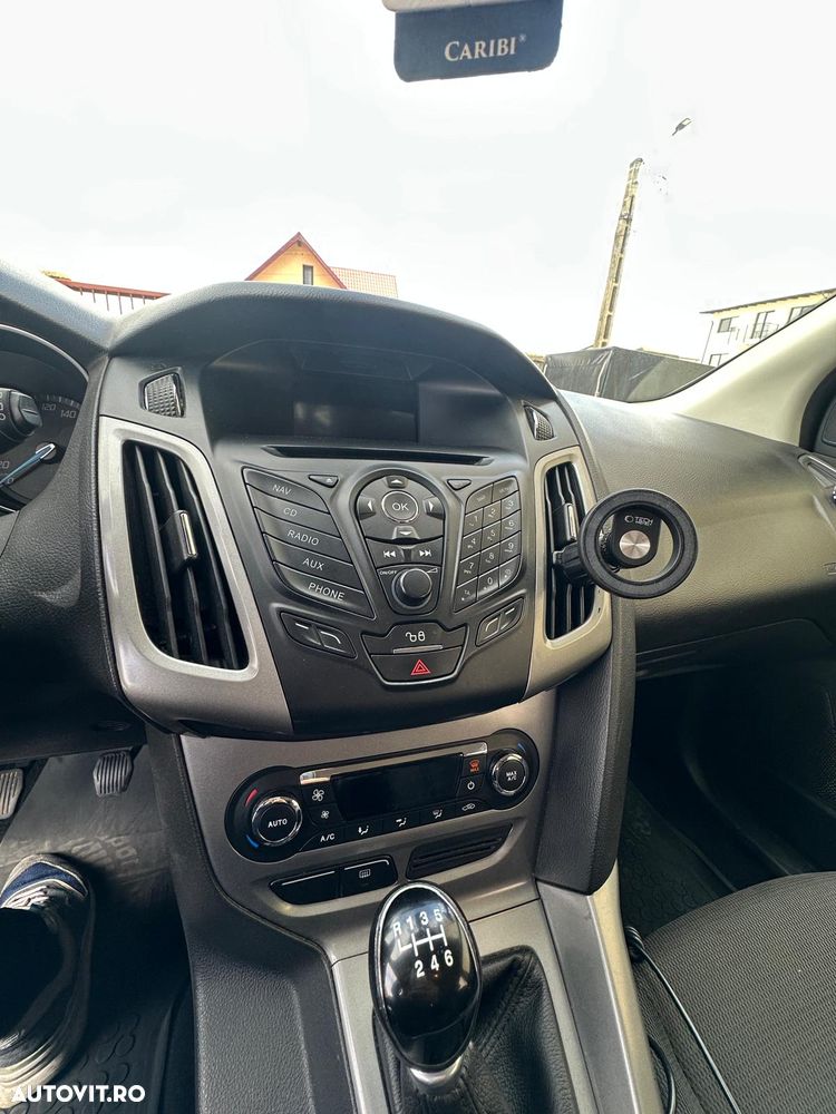 Ford Focus - 30