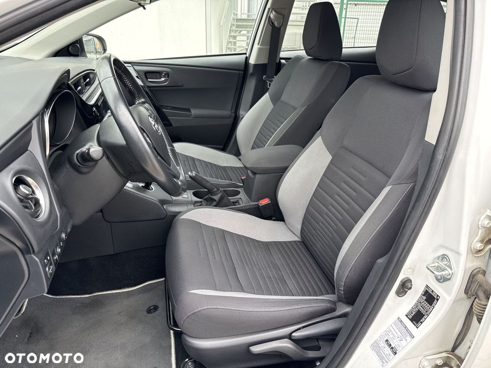 Toyota Auris - 13
