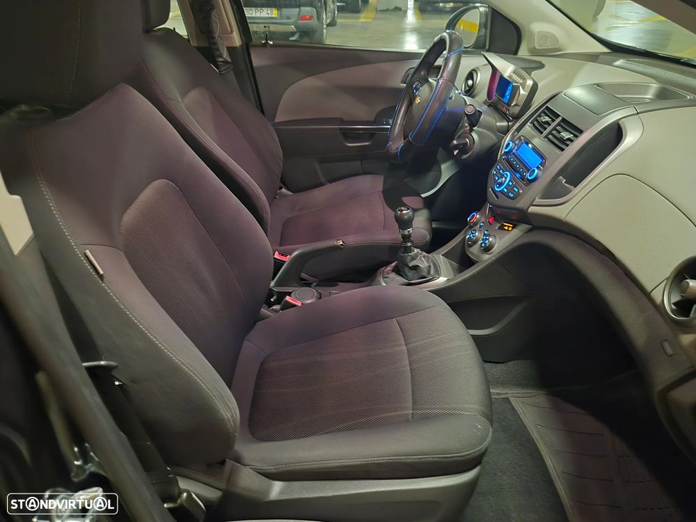 Chevrolet Aveo 1.2 LT Bi-Fuel - 38